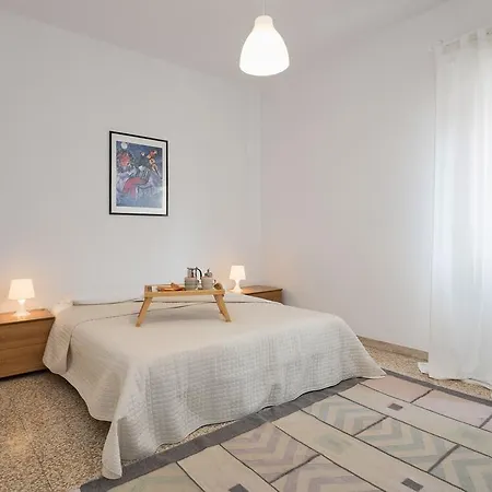 Flats4Rent Maximiliano Apartment